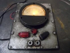 Round Gauge With Face Plate